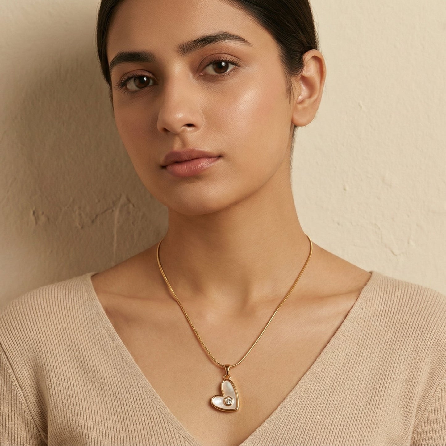 IVORIA EMBRACE NECKLACE