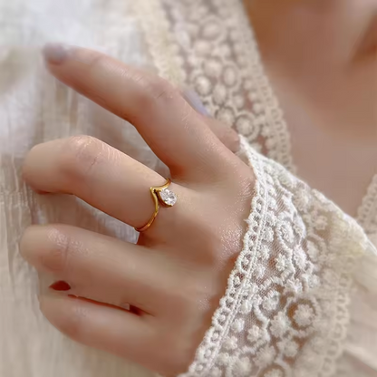 CRYSTAL DIAMOND RING