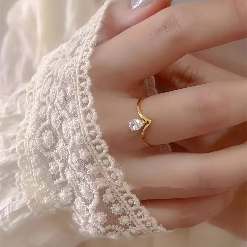 CRYSTAL DIAMOND RING