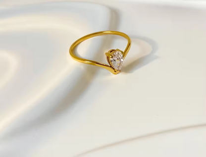 CRYSTAL DIAMOND RING