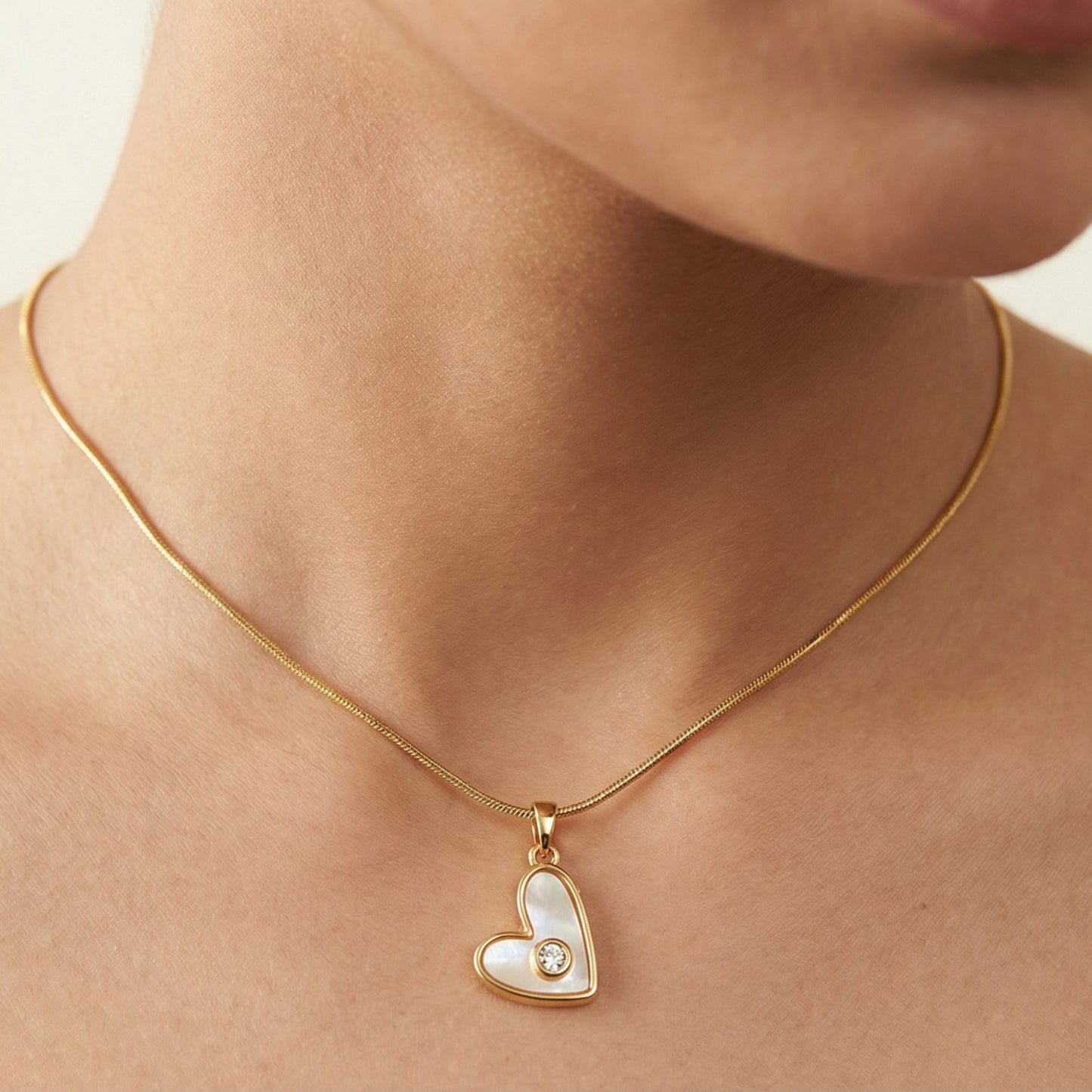 IVORIA EMBRACE NECKLACE