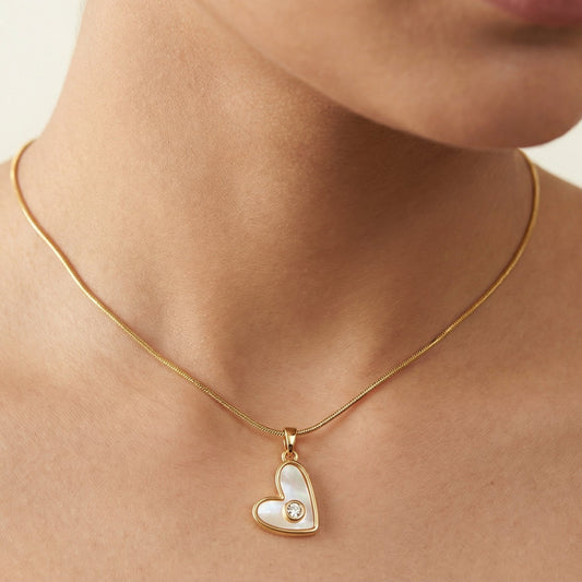 IVORIA EMBRACE NECKLACE