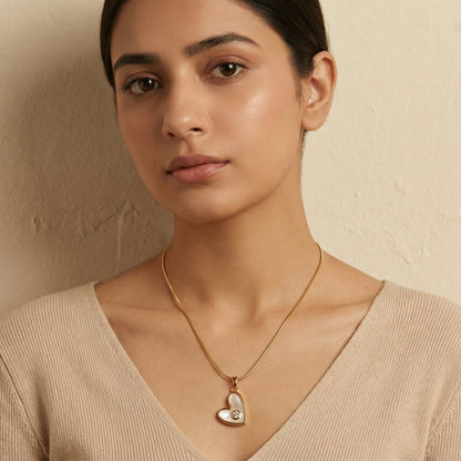 IVORIA EMBRACE NECKLACE